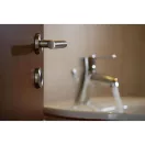 MAESTRO Design Thema Pro körrozettás ajtókilincs garnitúra (inox, kulcslyukas)