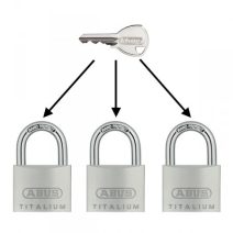 Egyforma kulcsos lakatok